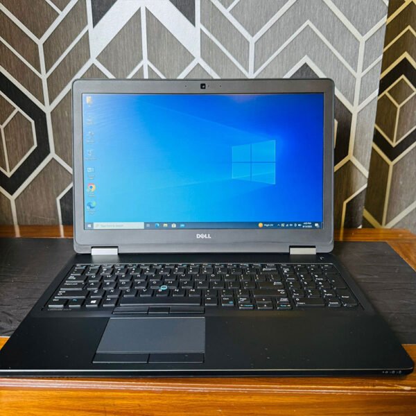 Dell-5570-i5-7th-gen-1-1.jpg Dell Latitude E5570 | Core i5-6300U 6th Gen | 8GB RAM | 256GB SSD | Intel HD Graphics 520 | 15.6" FHD IPS Laptop