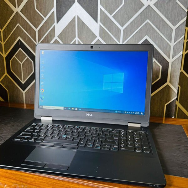 Dell-5570-i5-7th-gen-2-2.jpg Dell Latitude E5570 | Core i5-6300U 6th Gen | 8GB RAM | 256GB SSD | Intel HD Graphics 520 | 15.6" FHD IPS Laptop