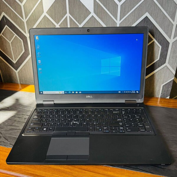 Dell-5570-i5-7th-gen-4.jpg Dell Latitude 5580 | Core i5-7300U 7th Gen | 8GB RAM | 256GB SSD | Intel HD Graphics 620 | 15.6" FHD IPS Laptop