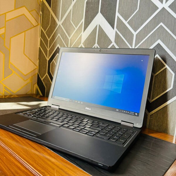 Dell-5570-i5-7th-gen-7.jpg Dell Latitude 5580 | Core i5-7300U 7th Gen | 8GB RAM | 256GB SSD | Intel HD Graphics 620 | 15.6" FHD IPS Laptop