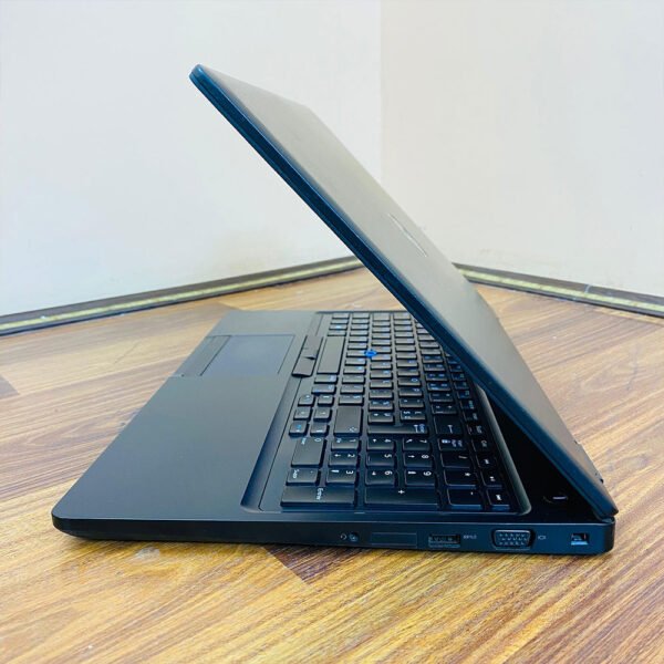 Dell Latitude 15 5590 | Core i5 7th Gen | 8GB RAM | 256GB SSD | Intel HD Graphics | 15.6" Business Laptop