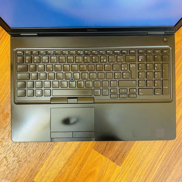 Dell Latitude 15 5590 | Core i5 7th Gen | 8GB RAM | 256GB SSD | Intel HD Graphics | 15.6" Business Laptop