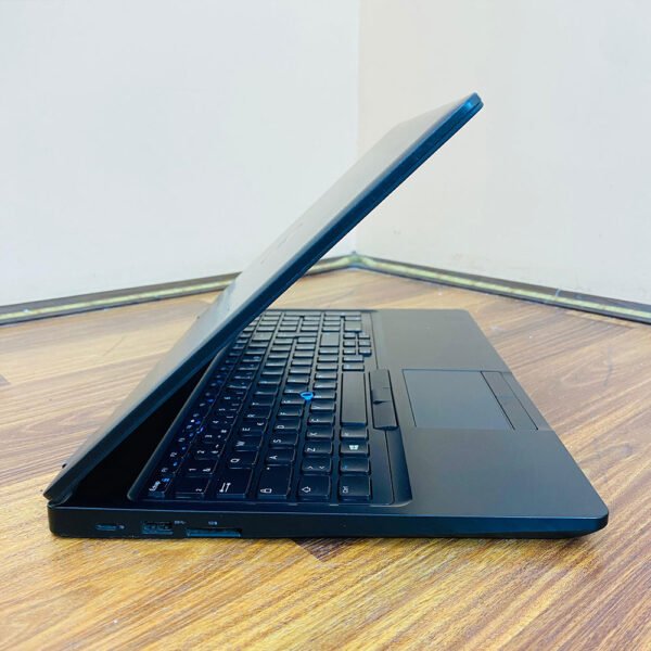 Dell Latitude 15 5590 | Core i5 7th Gen | 8GB RAM | 256GB SSD | Intel HD Graphics | 15.6" Business Laptop