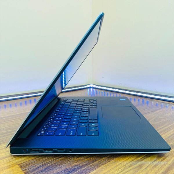 Dell Precision 5520 | Core i7-6820HQ 6th Gen | 8GB RAM | 256GB SSD | Quadro M1200 4GB | 15.6" FHD Mobile Workstation