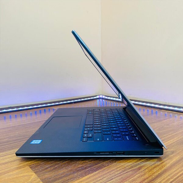 Dell Precision 5520 | Core i7-6820HQ 6th Gen | 8GB RAM | 256GB SSD | Quadro M1200 4GB | 15.6" FHD Mobile Workstation