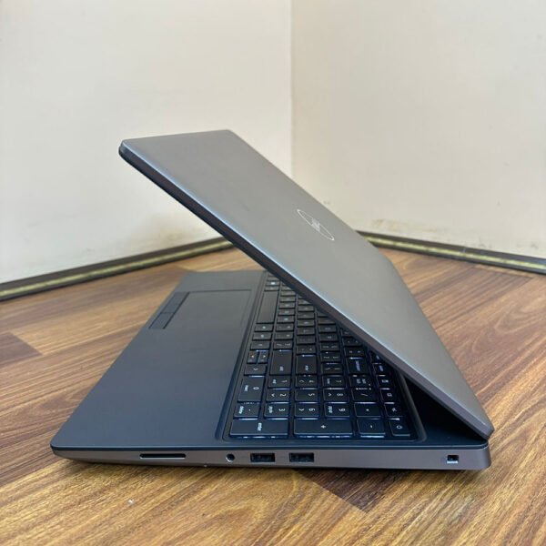 Dell-Precision-7550-7.jpg Dell Precision 7550 | Core i7-10750H 10th Gen | 16GB RAM | 512GB SSD | Quadro T2000 4GB | 15.6" FHD IPS Mobile Workstation