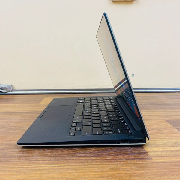 Dell-XPS-13-9360-6.jpg Dell XPS 13 9360 | Core i7-7500U 7th Gen | 16GB RAM | 256GB SSD | Intel HD Graphics 620 | 13.3" QHD+ Touch Ultrabook
