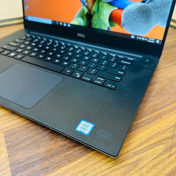 Dell-XPS-15-9560-3.jpg Dell XPS 15 9560 | Core i7-7700HQ 7th Gen | 16GB RAM | 256GB SSD | GTX 1050 4GB | 15.6" FHD Laptop
